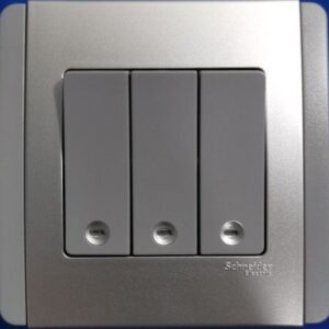 SCHNEIDER NEO SERIES VERTICAL DOLLY SWITCHES 10A 3GANG 1WAY SWITCH E3033V1_EBGS